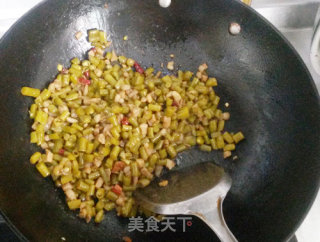 After The Holiday Appetizer, Go with Rice to Relieve Greasy Dishes-fried Sour Cowpea with Diced Meat recipe