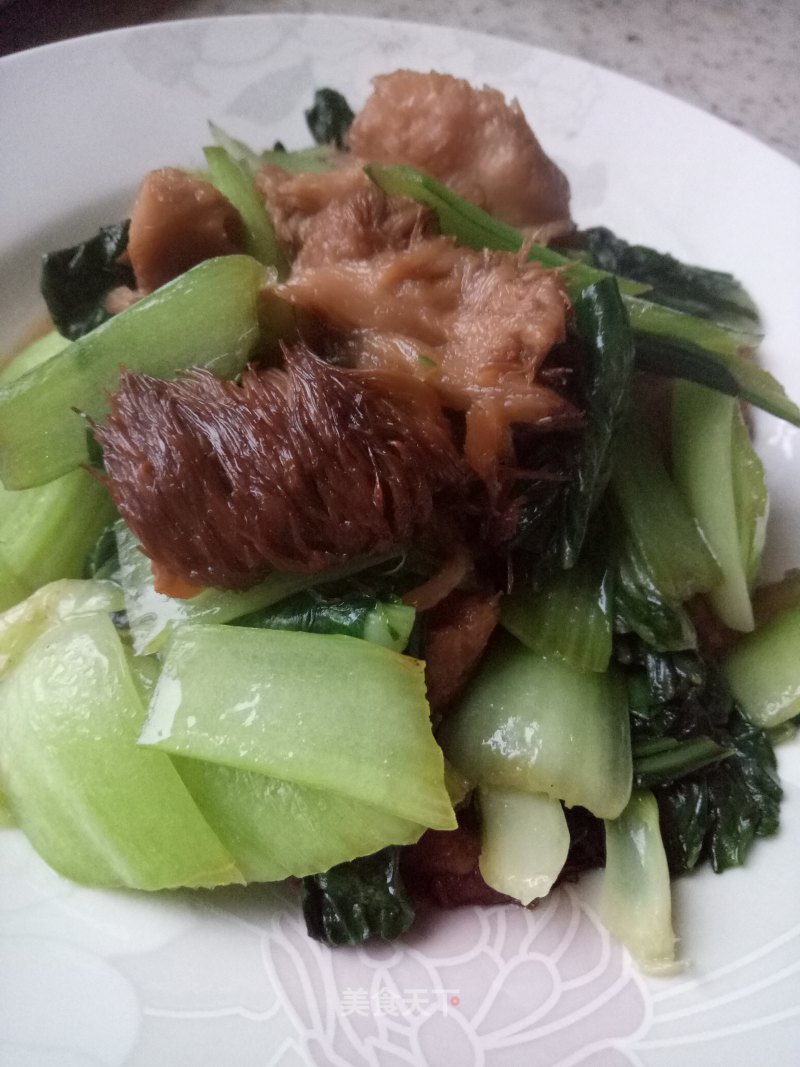Stir-fried Rape with Hericium recipe