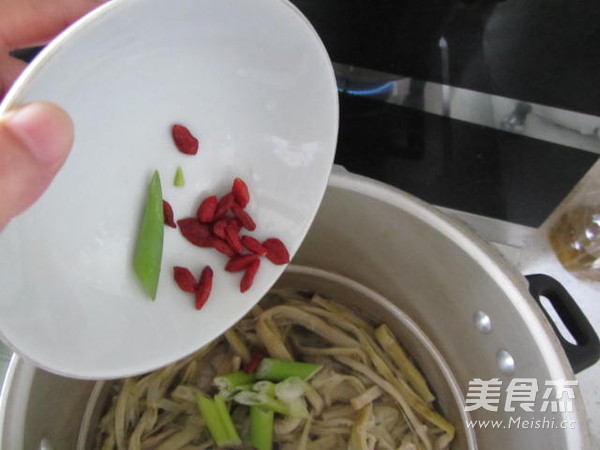 Boiled Duck with Salted Bamboo Shoots recipe