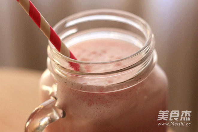 Strawberry Corn Flakes Milkshake recipe