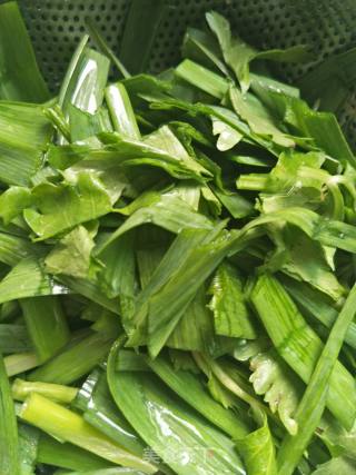 Stir-fried Vegetarian Chicken with Garlic Sprouts recipe