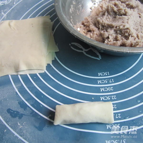 Pan-fried Taro Rolls recipe