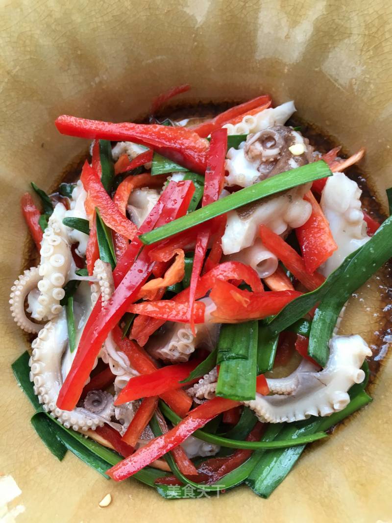 Octopus with Chives and Red Pepper recipe