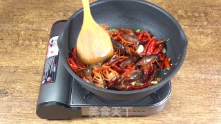 Four Seasons Dining Table | Signature Spicy Crayfish recipe