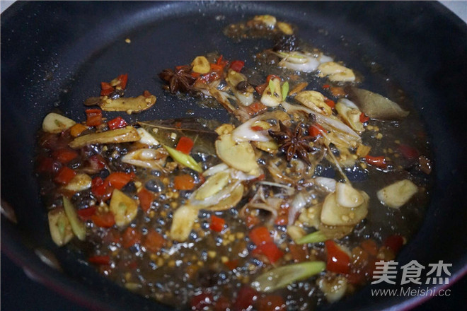 Braised Pomfret with Tempeh and Double Peppers recipe