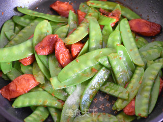 Stir-fried Snow Peas with Beef Intestines recipe