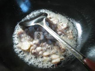 Stir-fried Bullfrog with Soy Sauce and Garlic Stalks recipe