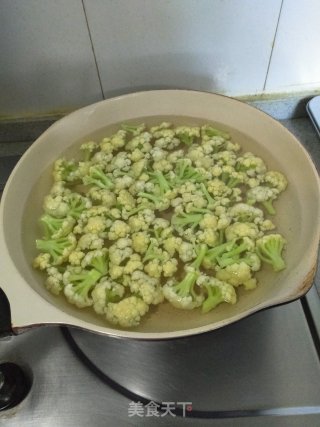 Stir-fried Organic Cauliflower with Green Onion recipe