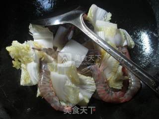 Stir-fried Kei Wai Shrimp with Cabbage recipe