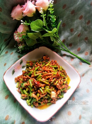 Stir-fried Pork with Garlic Stalks recipe