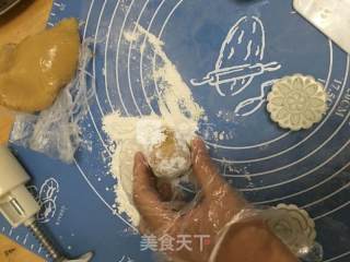 Lotus Paste Moon Cake recipe