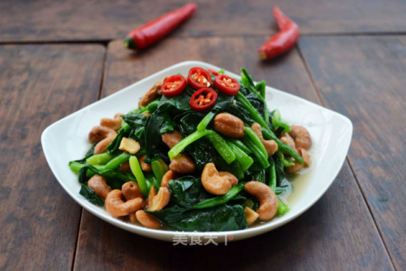 Spinach Mixed with Cashew Nuts recipe