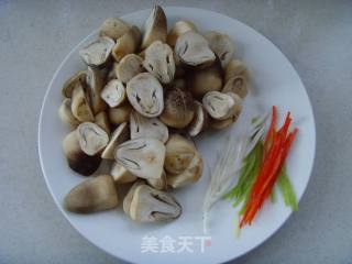 Delicious and Sweet --- Straw Mushrooms in Oyster Sauce recipe