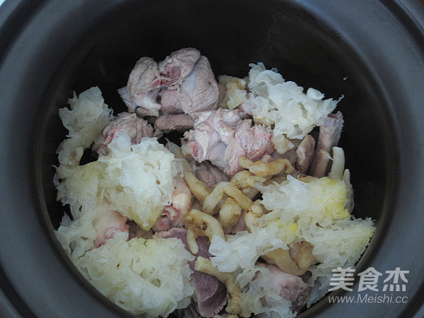 White Fungus Duck Soup recipe