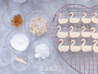 Caramel Almond Swan Cookies recipe