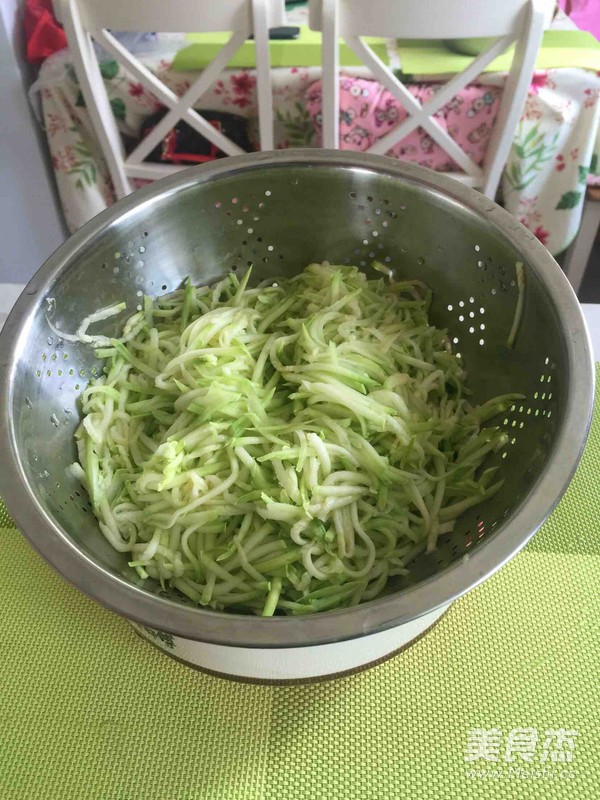 Zucchini with Sesame Sauce recipe