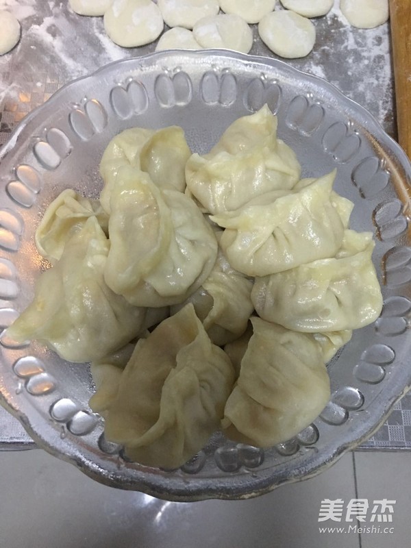 Steamed Dumplings with Cabbage and Pork recipe