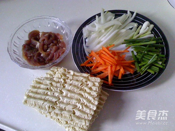 Fried Noodles with Shredded Pork recipe