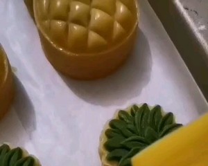 Universal Cantonese-style Mooncake Crust (made with Pineapple Mooncake) recipe