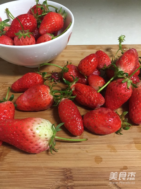 Sweet and Sour Strawberry Jam-bread Machine Version recipe