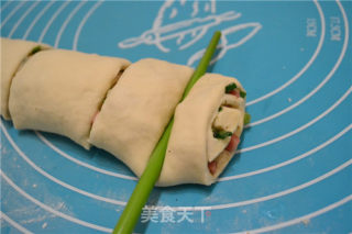 【salt and Pepper Ham and Scallion Rolls】 recipe