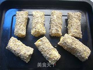 Sesame Banana Roll recipe