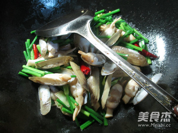 Fried Razor Clams with Leek Flowers recipe