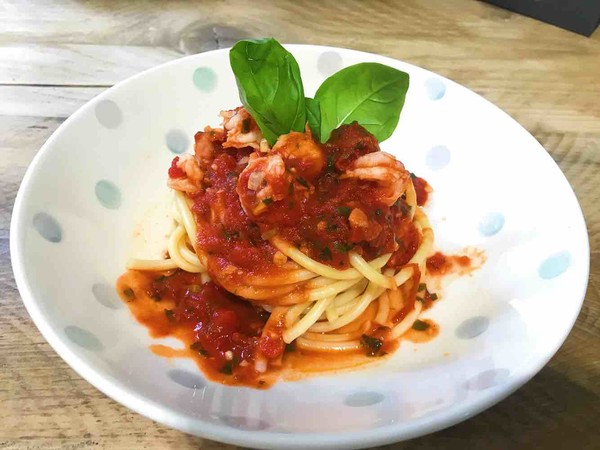 Spaghetti with Tomato, Shrimp and Basil recipe