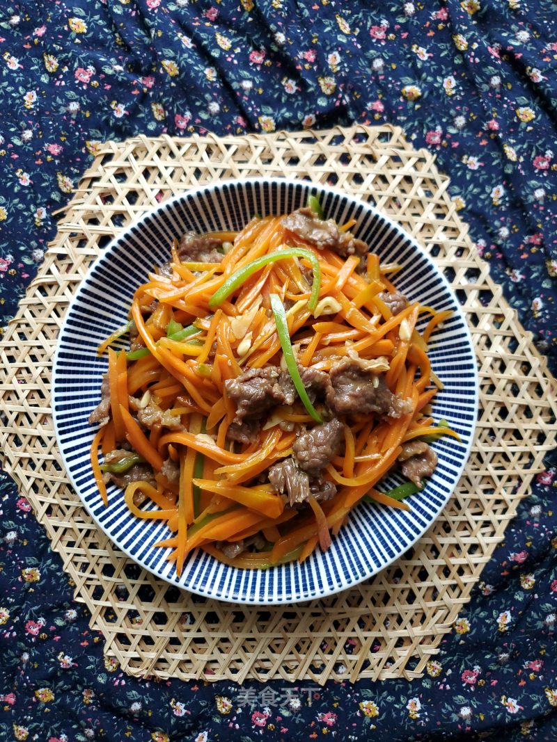 Stir-fried Beef with Carrots and Green Peppers recipe
