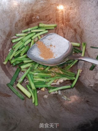 Stir-fried Three Shreds (leeks, Bean Sprouts and Tofu Skin) recipe