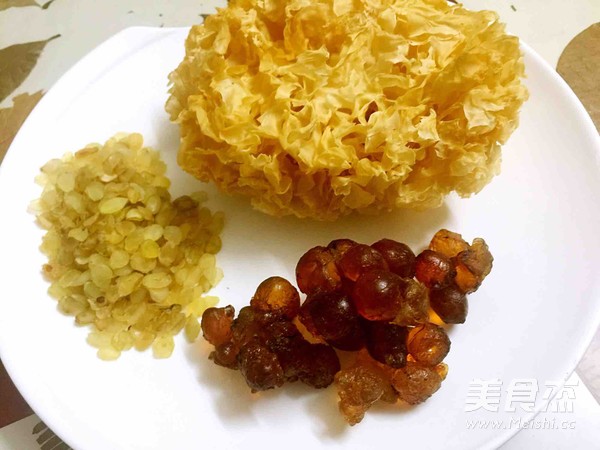 Tremella, Peach Gum, Soap Jap, Rice and Longan Soup recipe