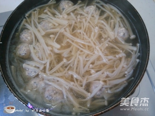 Enoki Mushroom Fish Ball Soup recipe