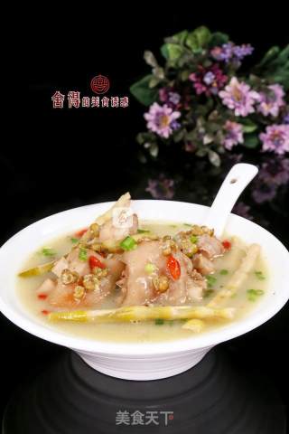 Spring Soup [mung Bean and Bamboo Shoots in Pot with Pork Feet] recipe