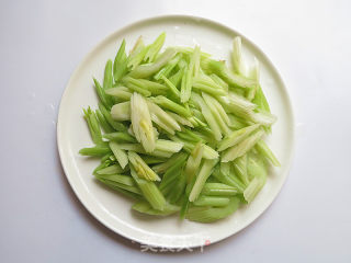 Stir-fried Lily with Celery Ham recipe