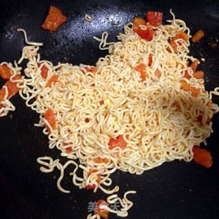 Fried Noodles with Tomato and Egg recipe