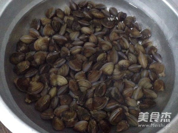 Steamed Yellow Sand Clam with Perilla recipe