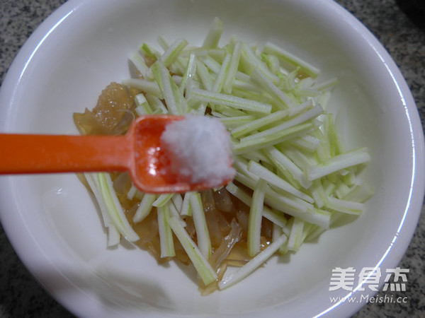Cabbage Stem with Jellyfish recipe