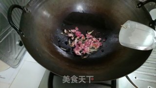 Red Yeast Rice Noodles with Minced Pork Fragrant Fried Rice recipe