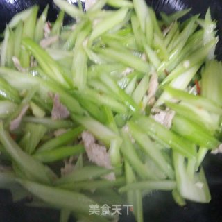 Celery Stir-fried Pork recipe