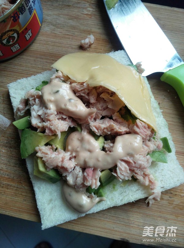 Avocado Tuna Cheese Salad Sandwich recipe