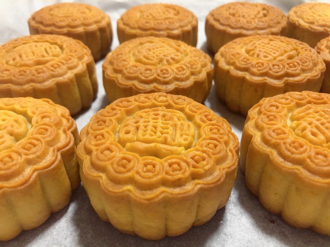 Old-fashioned Moon Cakes (puff Pastry Moon Cakes without Inverted Syrup) recipe