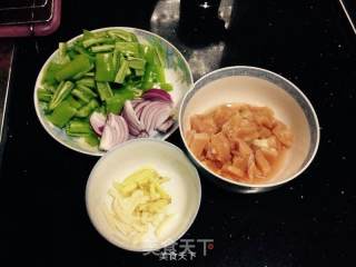Stir-fried Chicken with Green Peppers and Onions recipe
