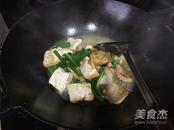 Grilled Tofu with Garlic Leaves recipe