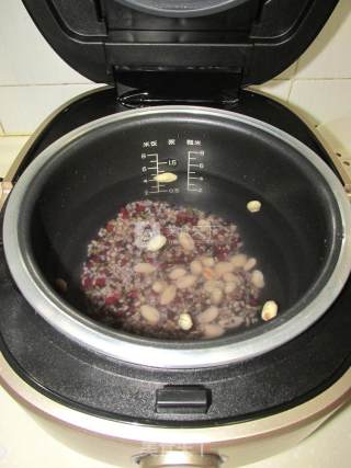 #铁锅烧饭就是香# Pumpkin Black Rice Mixed Grain Porridge recipe