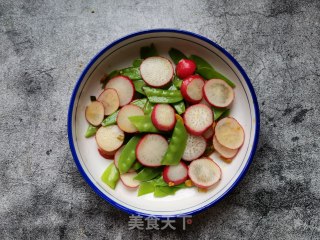 Beef with Snow Peas, Cherry and Radish recipe