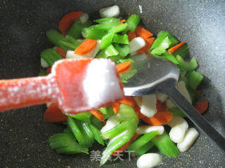 Stir-fried Celery with Carrots and Water Chestnuts recipe