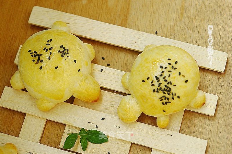 #aca烤明星大赛# Little Turtle Bread with Cherry Sauce recipe