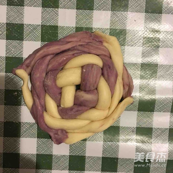 Purple Sweet Potato Hydrangea Bun recipe