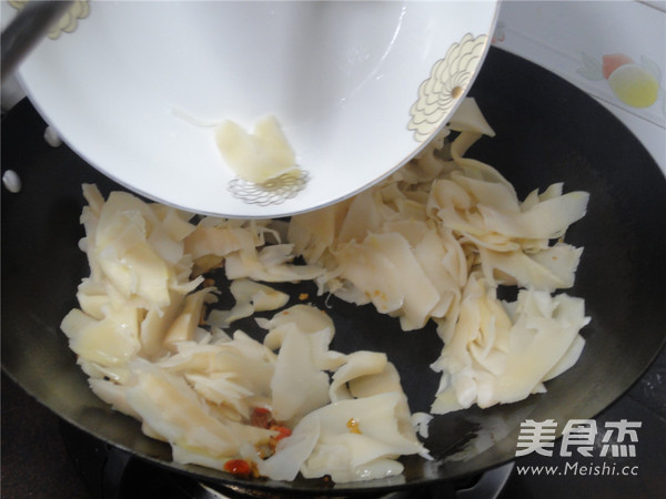 Sour Bamboo Shoots Beef recipe