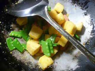 Stir-fried Corn Buns with Ham and Snow Peas recipe